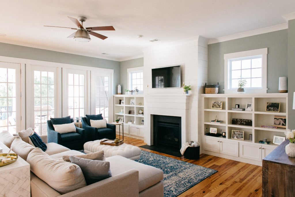 blue white coastal living room decor